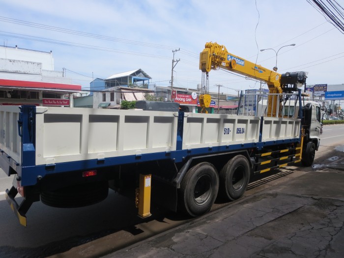 Xe tải HINO FL8JTSL gắn cần cẩu Soosan 7 tấn SCS746L