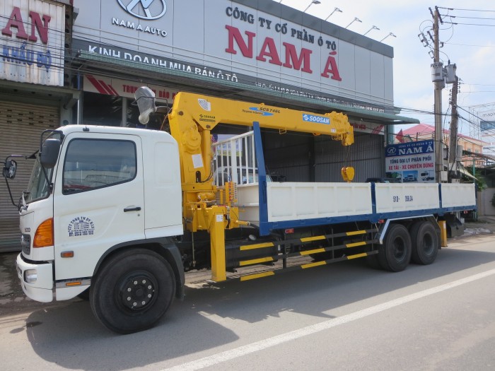 Xe tải HINO FL8JTSL gắn cần cẩu Soosan 7 tấn SCS746L
