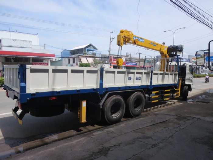 Xe tải HINO FL8JTSL gắn cần cẩu Soosan 7 tấn SCS746L