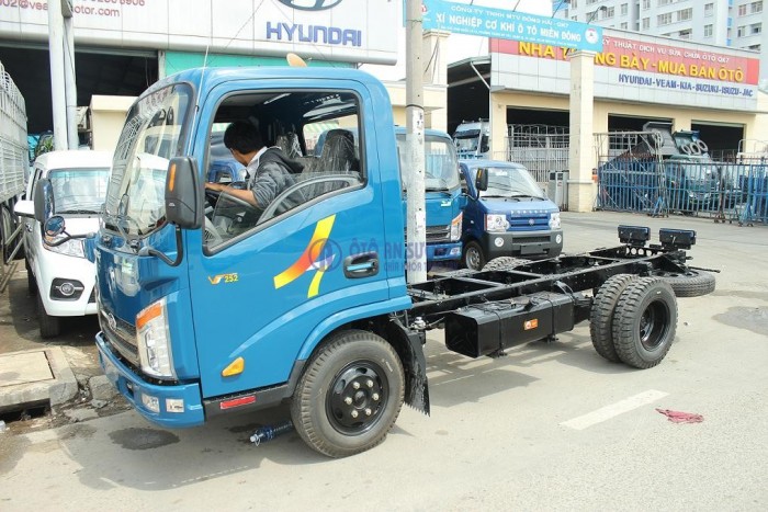 Xe tải VEAM 2T4 VT252, giá chưa giảm, giao xe nhanh.