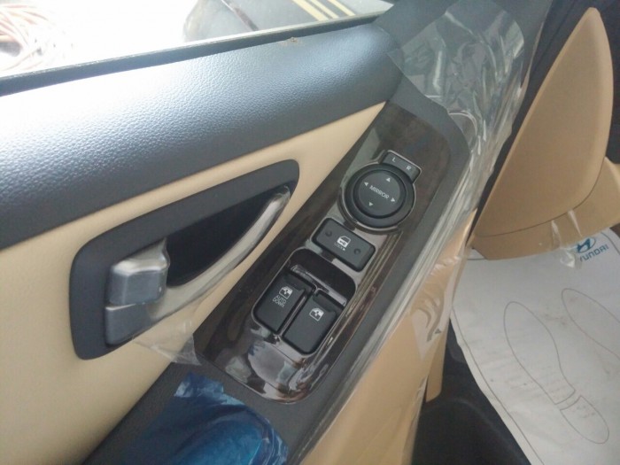Hyundai Starex 2.4 AT Limousine 2016 mới 100%
