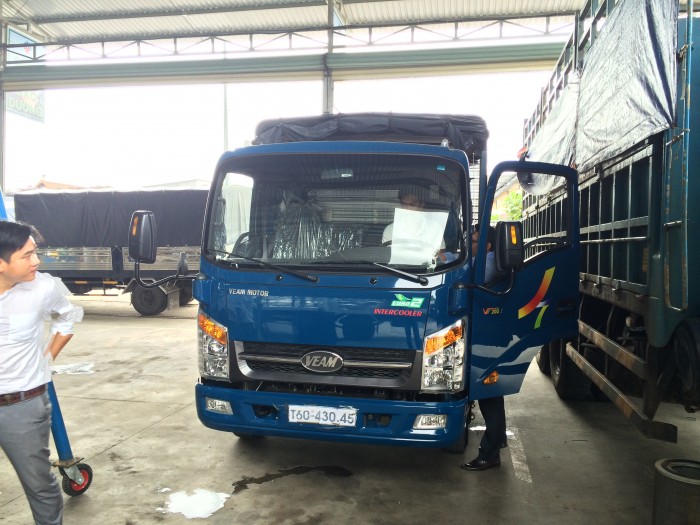 Xe tải VEAM VT200-1 vào TP