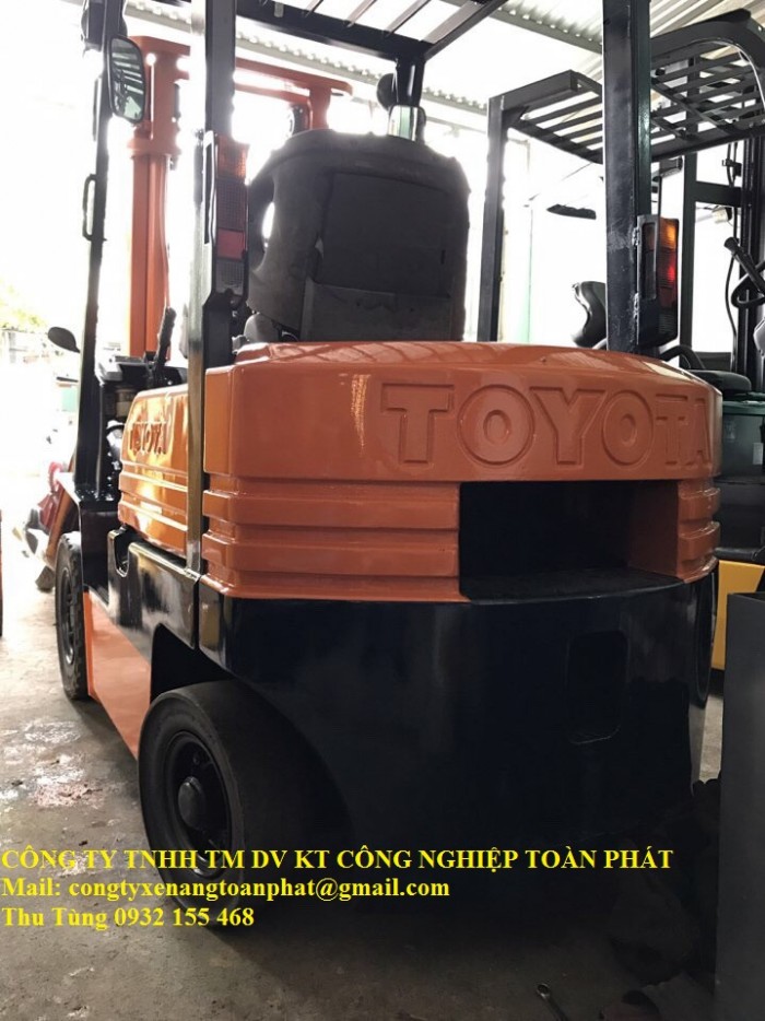 Xe nâng hàng toyota fd15 giá rẻ