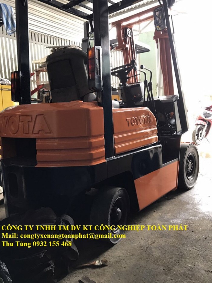 Xe nâng hàng toyota fd15 giá rẻ