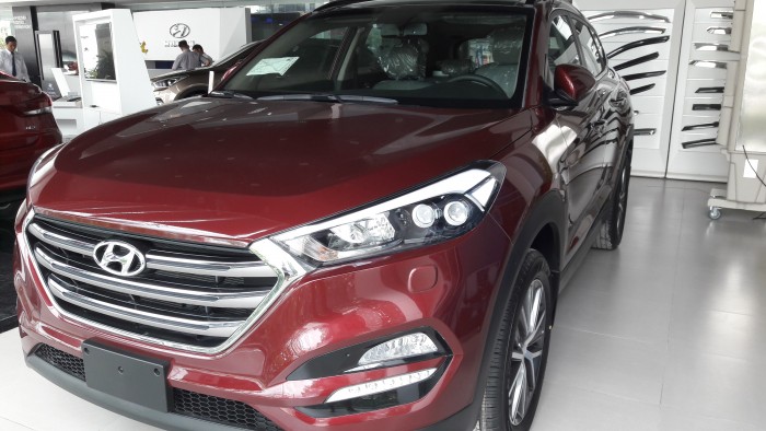 Ưu đãi đặc biệt dành cho Hyundai Tucson 2016 màu đỏ duy nhất trong tháng 11, tặng ngay 1 năm bảo hiểm và hơn thế nữa