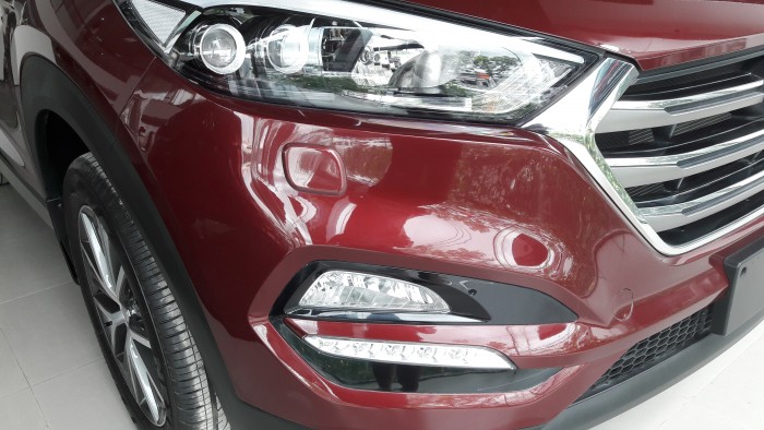 Ưu đãi đặc biệt dành cho Hyundai Tucson 2016 màu đỏ duy nhất trong tháng 11, tặng ngay 1 năm bảo hiểm và hơn thế nữa