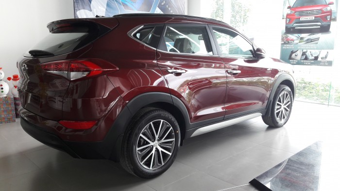 Ưu đãi đặc biệt dành cho Hyundai Tucson 2016 màu đỏ duy nhất trong tháng 11, tặng ngay 1 năm bảo hiểm và hơn thế nữa