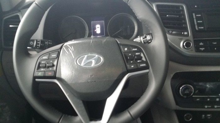 Ưu đãi đặc biệt dành cho Hyundai Tucson 2016 màu đỏ duy nhất trong tháng 11, tặng ngay 1 năm bảo hiểm và hơn thế nữa