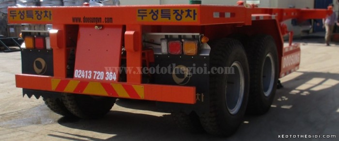 Bán Sơ mi rơ moóc chở container. Nhãn Hiệu Doosung Hàn Quốc: 20feet , 2trục. Tải trọng 29.150 kg