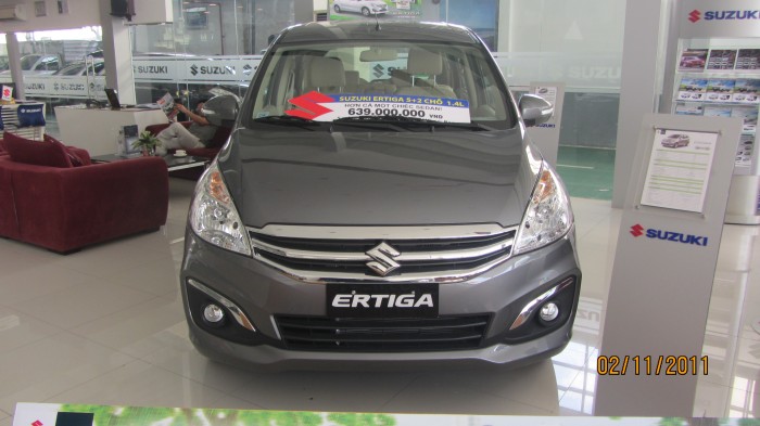 Tại sao nói: Rẻ hơn 200 triệu, Ertiga khắc tinh của Innova? Tổng lăn bánh 690 triệu