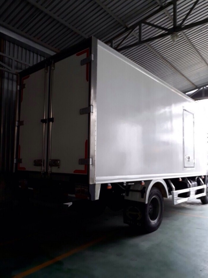 Xe tải Fuso 7.2 tấn thùng kín bảo ôn tiêu chuẩn châu Âu, hỗ trợ mua trả góp 80% giá xe