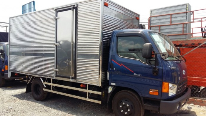 Hyundai HD65 1,8 tấn thùng bạt