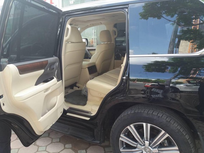 Giao ngay xe mới nhập khẩu Mỹ Lexus LX570 màu đen, bảo hành 36 tháng.