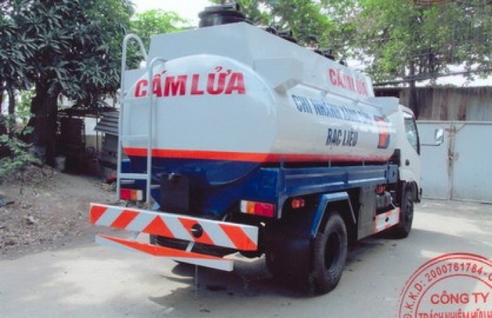 Hino Xitec WU342L thùng xitec chở dầu, chở xăng thể tích 6 khối, cho vay lãi suất thấp