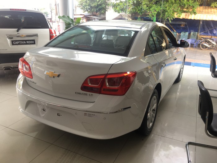 Cruze LT 1.6 số sàn phiên bản 2017 - Trả góp: sở hữu xe chỉ với 20% giá xe