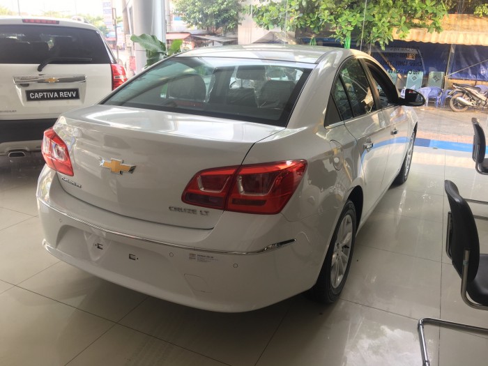 Cruze LT 1.6 số sàn phiên bản 2017 - Trả góp: sở hữu xe chỉ với 20% giá xe