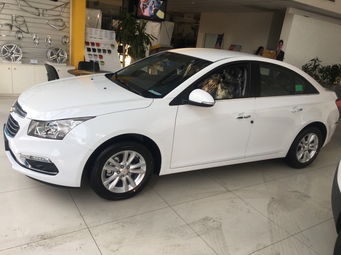 Cruze LT 1.6 số sàn phiên bản 2017 - Trả góp: sở hữu xe chỉ với 20% giá xe