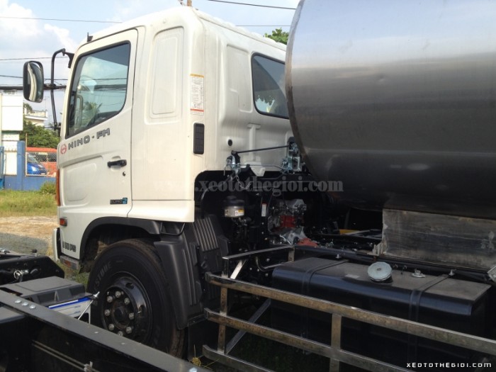 Xitec Hino FM8JNSA chở sữa 13 khối