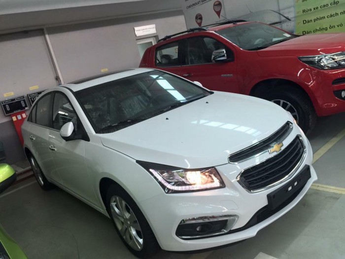 Chevrolet Cruze phiên bản 2017 khuyến mãi cực sốc, hỗ trợ 100% ngân hàng lãi suất 0% trong 6 tháng. Alo ngay nhận giá Sốc