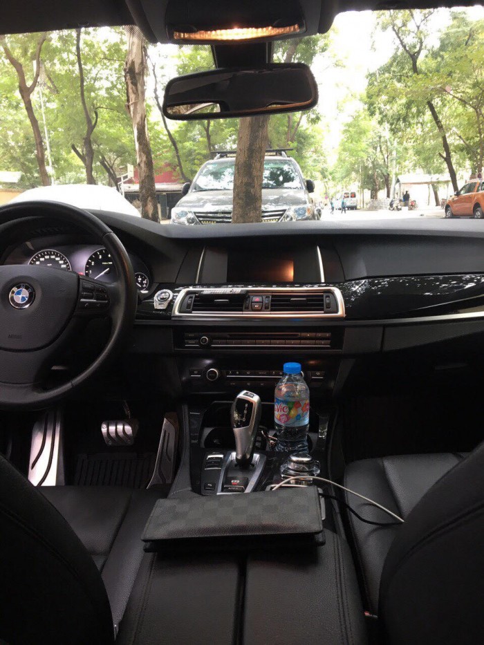 Bán xe BMW 520i màu đen sản xuất năm 2013 còn rất mới