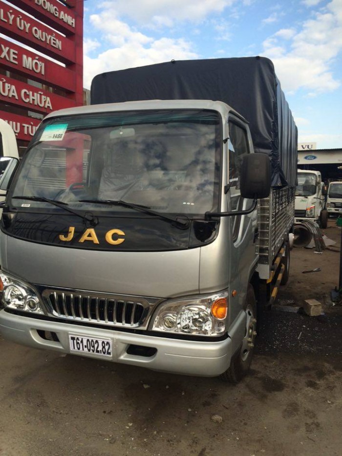 Bán Xe tải JAC HFC 2t4 thùng 3m7