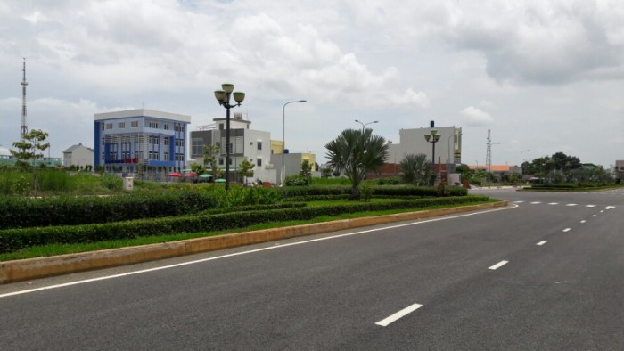 Cho thuê đất MT đường Nguyễn Văn Linh, gần cầu Rồng, tp Đà Nẵng.