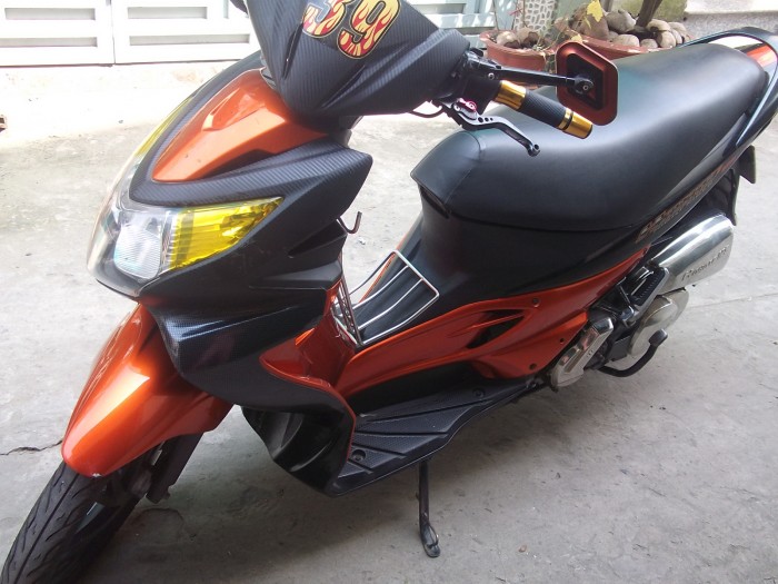 Suzuki Hayate màu đen cam xe đẹp mới 95% máy êm nước sơn sáng bóng không trầy xước xe nguyên zin