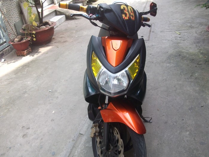 Suzuki Hayate màu đen cam xe đẹp mới 95% máy êm nước sơn sáng bóng không trầy xước xe nguyên zin