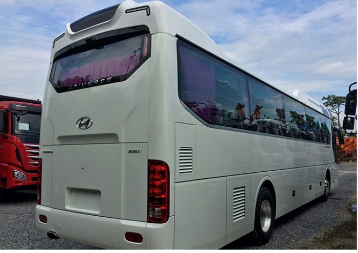 Bán xe Hyundai Universe Noble 47 chỗ nhập khẩu Hàn Quốc nguyên chiếc, mới 100%.