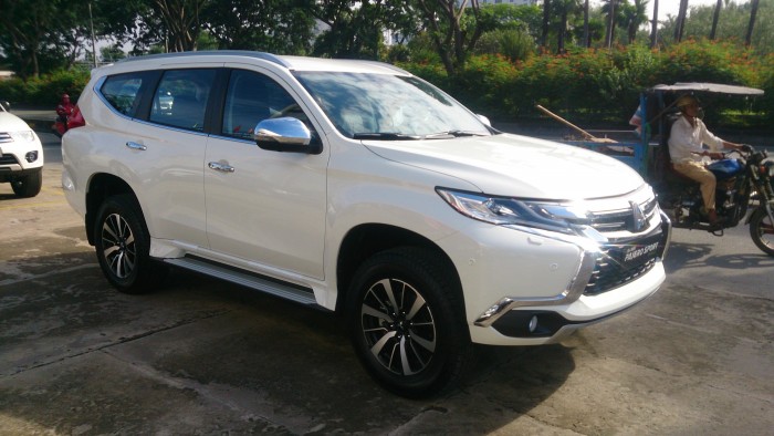 Mitsubishi pajero sport all new AT 4x2 xe nhập Thái màu trắng có bán trả góp