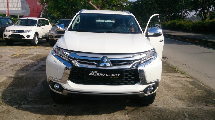 Mitsubishi pajero sport all new AT 4x2 xe nhập Thái màu trắng có bán trả góp