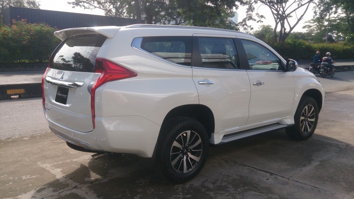 Mitsubishi pajero sport all new AT 4x2 xe nhập Thái màu trắng có bán trả góp