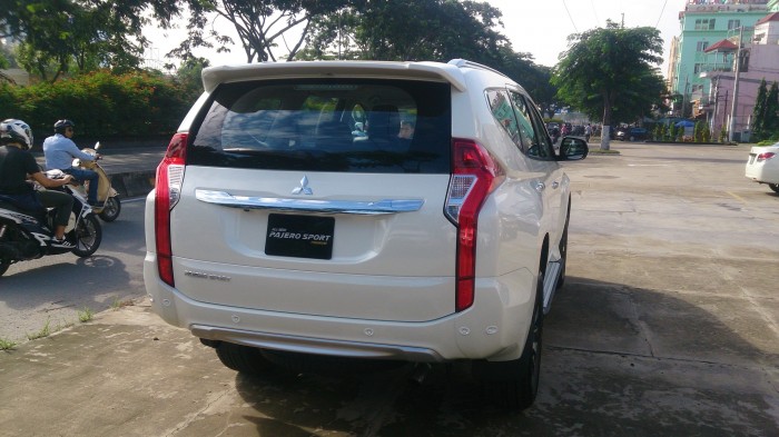 Mitsubishi pajero sport all new AT 4x2 xe nhập Thái màu trắng có bán trả góp