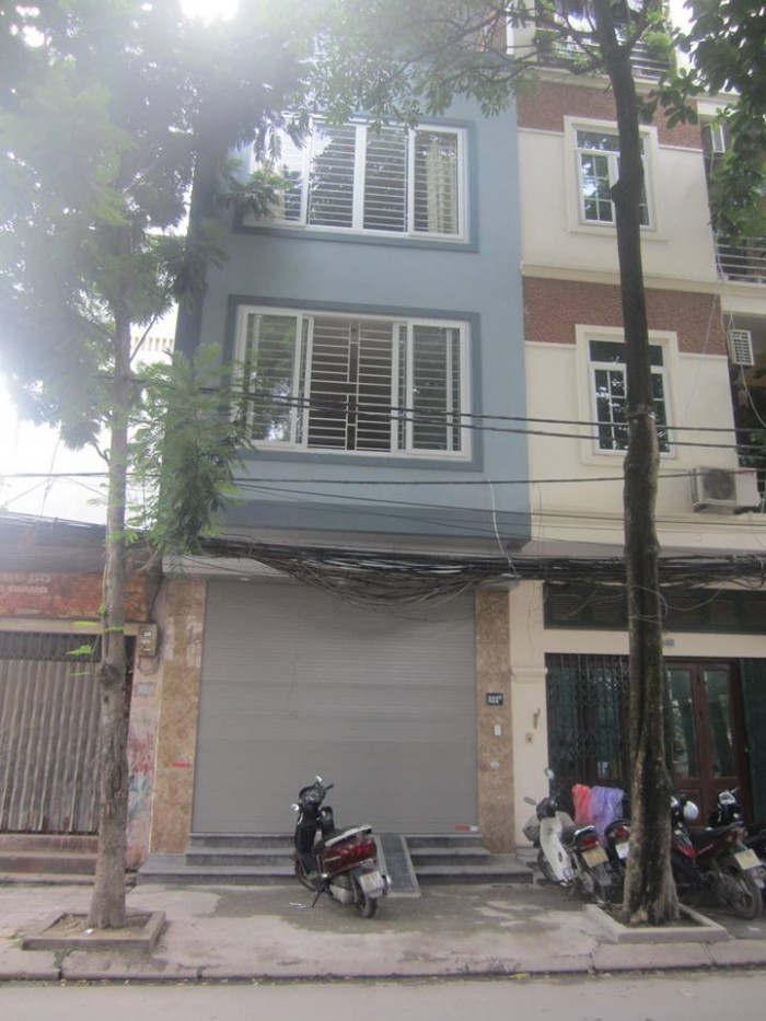 Chính chủ cần cho thuê nhà 2 tầng mặt phố Trường Chinh, 100m2, 42tr/tháng.