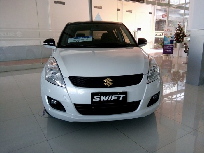 Suzuki Swift 2015 phiên bản đặt biệt giảm giá cực sốc tặng trọn gói đăng kí xe, chỉ với 575 triệu đồng sở hữu ngay