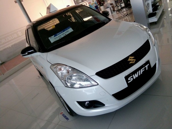 Suzuki Swift 2015 phiên bản đặt biệt giảm giá cực sốc tặng trọn gói đăng kí xe, chỉ với 575 triệu đồng sở hữu ngay
