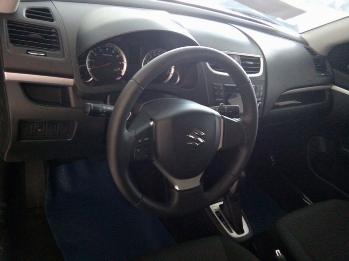 Suzuki Swift 2015 phiên bản đặt biệt giảm giá cực sốc tặng trọn gói đăng kí xe, chỉ với 575 triệu đồng sở hữu ngay
