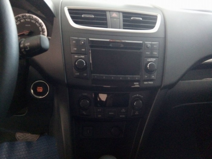 Suzuki Swift 2015 phiên bản đặt biệt giảm giá cực sốc tặng trọn gói đăng kí xe, chỉ với 575 triệu đồng sở hữu ngay