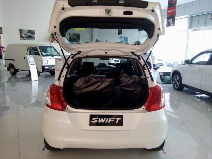 Suzuki Swift 2015 phiên bản đặt biệt giảm giá cực sốc tặng trọn gói đăng kí xe, chỉ với 575 triệu đồng sở hữu ngay