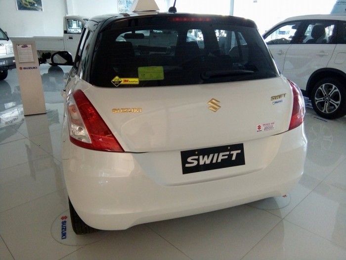 Suzuki Swift 2015 phiên bản đặt biệt giảm giá cực sốc tặng trọn gói đăng kí xe, chỉ với 575 triệu đồng sở hữu ngay