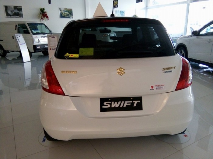 Suzuki Swift 2015 phiên bản đặt biệt giảm giá cực sốc tặng trọn gói đăng kí xe, chỉ với 575 triệu đồng sở hữu ngay