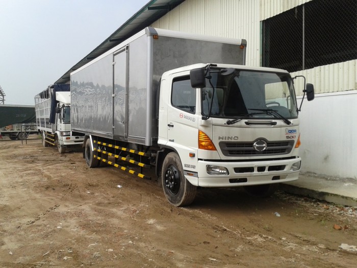 Bán xe Hino thùng kín 4.3 tấn, cực chất, mới 100%- xe có sẵn
