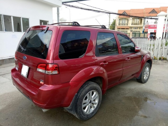 Bán Escape 2013 màu đỏ 2.3L chạy 31.000km, xe chính hãng