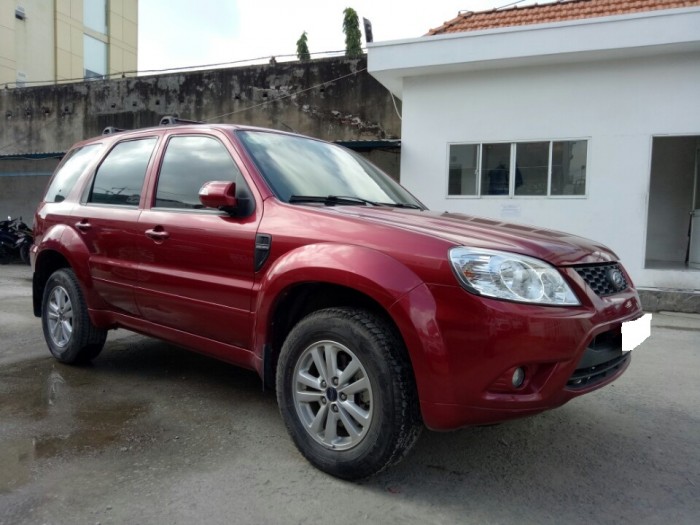 Bán Escape 2013 màu đỏ 2.3L chạy 31.000km, xe chính hãng