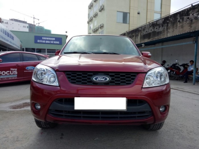 Bán Escape 2013 màu đỏ 2.3L chạy 31.000km, xe chính hãng