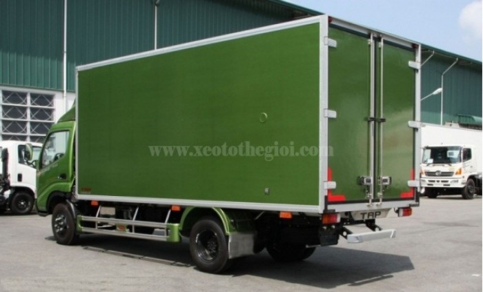 Xe Hino thùng kín 4.3 tấn mới về, cam kết giả rẻ toàn quốc.