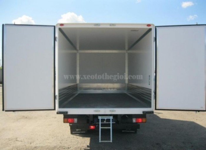 Xe Hino thùng kín 4.3 tấn mới về, cam kết giả rẻ toàn quốc.