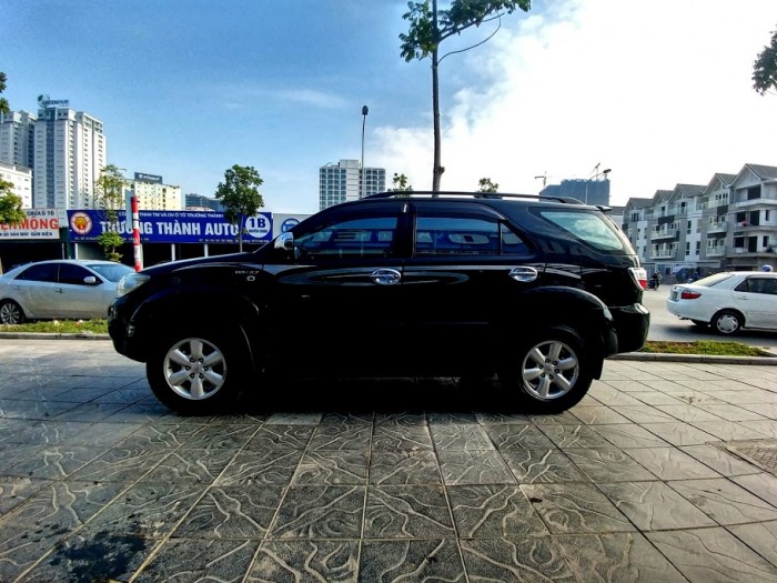 Toyota Fortuner V 2012