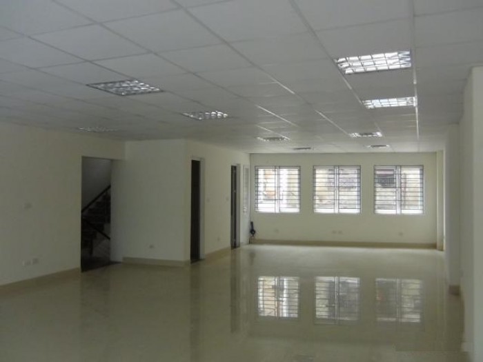 Cho thuê nhà 4 lầu MT Nguyễn Văn Nghi, GV đối diện chợ dt 7x21m