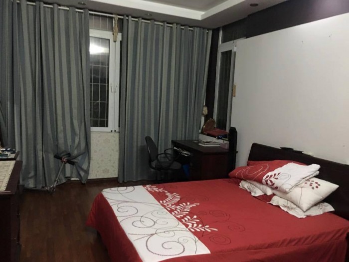 Bán nhà Mặt phố Hào Nam, Đống Đa: 15 tỷ, 70m2, 4 tầng. Mặt phố kinh doanh.